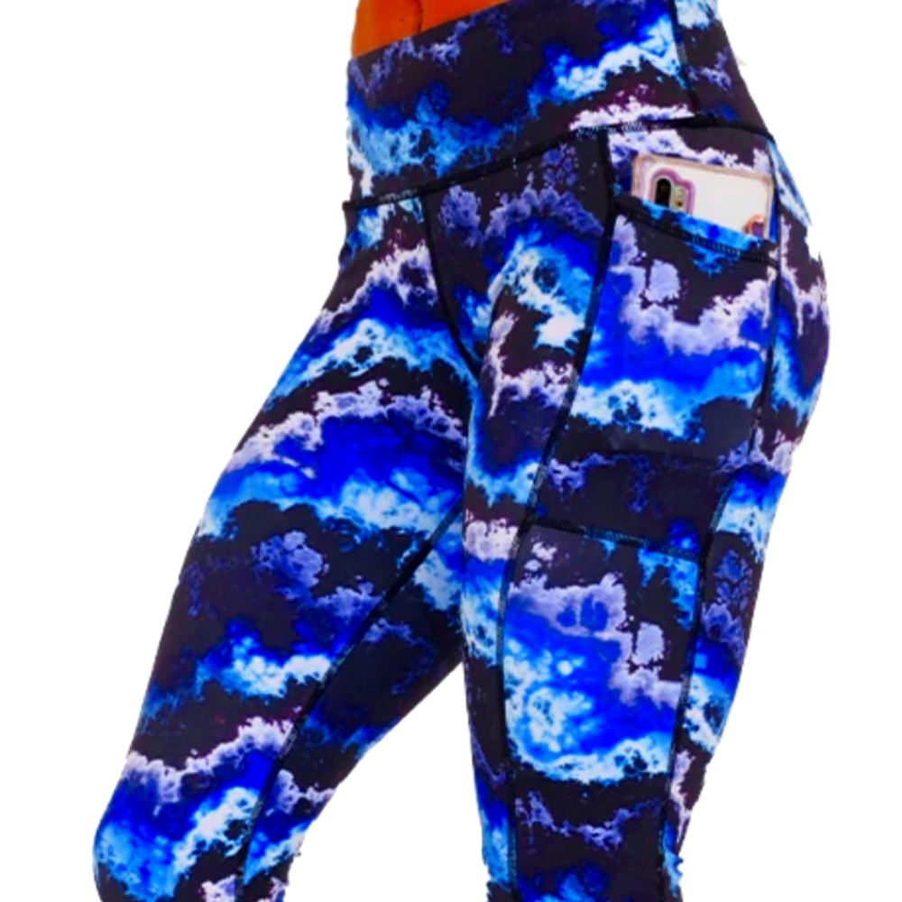 NWOT CVG Storm Capris Medium